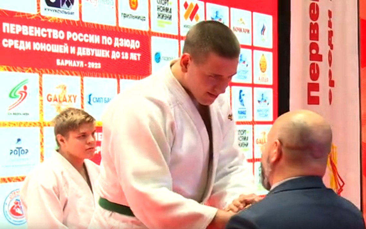 Олег Тепляков, воспитанник Алтайской спортивной школы, тренера Александра Сарыгина - стал единственным призером первенства России.