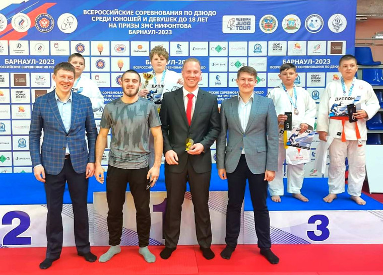 В Барнауле в спортивном комплексе « Победа» прошли Всероссийские соревнования по дзюдо.