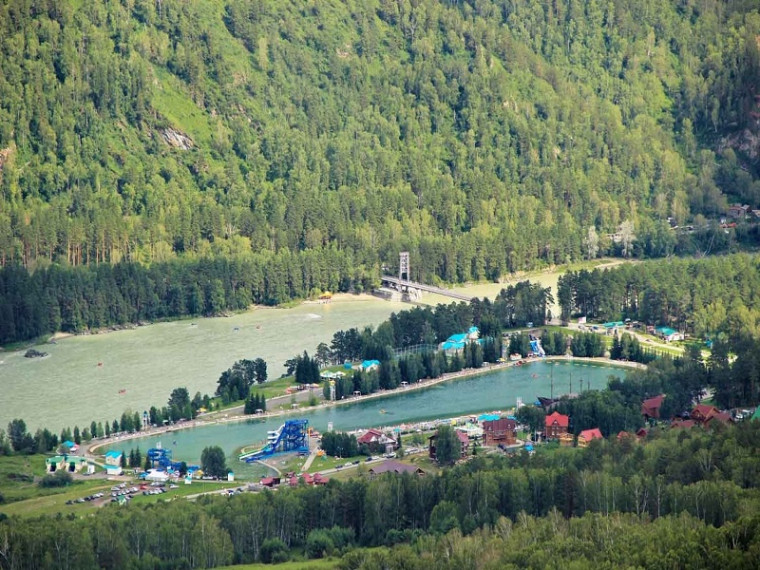 Более 550 тысяч туристов посетили особую экономическую зону туристско-рекреационного типа «Бирюзовая Катунь» в 2023 году.