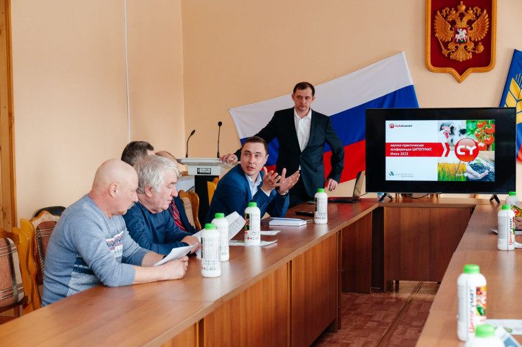 В Администрации Алтайского района прошло совещание по проведению весенне-полевых работ.