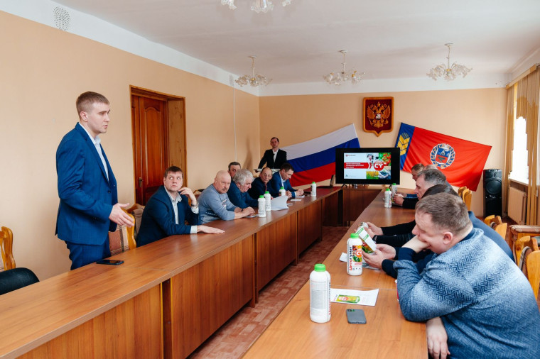 В Администрации Алтайского района прошло совещание по проведению весенне-полевых работ.