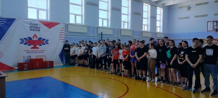 10 марта в Нижнекаменской  СОШ прошли соревнования по гиревому спорту.