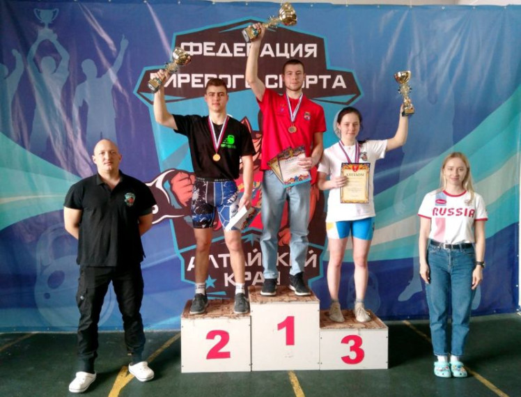 В Смоленском 11−12 марта прошли краевые соревнования по гиревому спорту среди юношей и девушек 17−18 лет в зачёт XLIII Спартакиады спортивных школ Алтайского края.