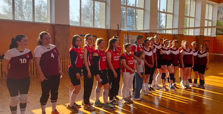 13 мая прошли отборочные соревнования на летнюю Олимпиаду сельских спортсменов Алтая  по волейболу  среди женщин.