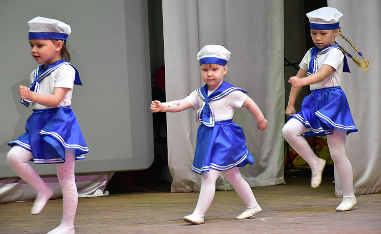 4 июня в Алтайском культурно-досуговом центре состоялся финальный этап IV районного фестиваля детского самодеятельного творчества «Я держу в ладонях солнце».