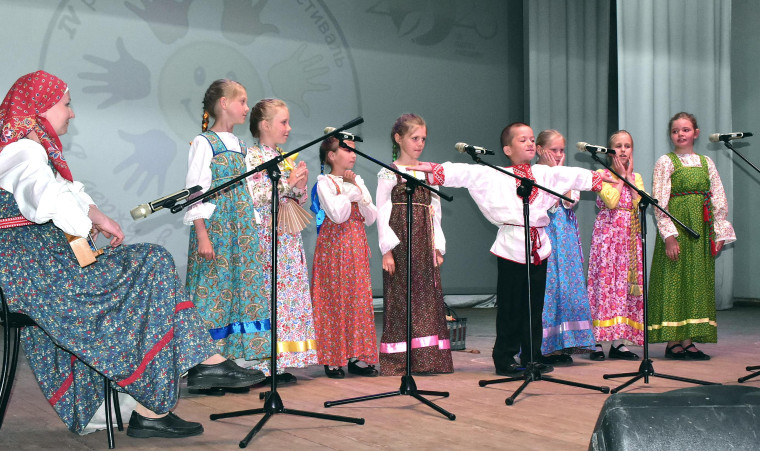 4 июня в Алтайском культурно-досуговом центре состоялся финальный этап IV районного фестиваля детского самодеятельного творчества «Я держу в ладонях солнце».