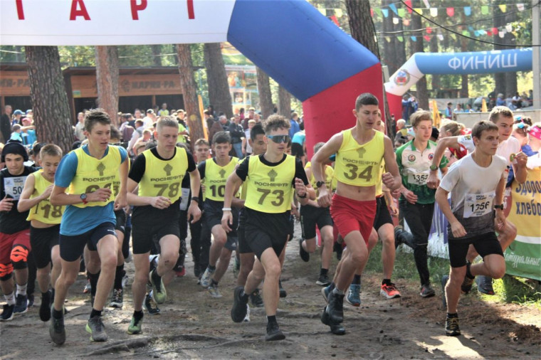 В Барнауле состоялся центральный краевой старт Всероссийского дня бега «Кросс нации».