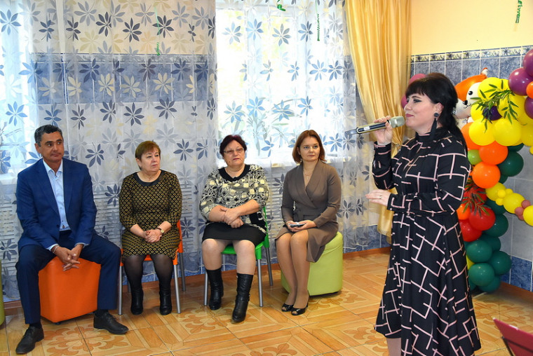 6 октября в &quot;Алтайском доме - интернате для престарелых и инвалидов&quot; артисты с Алтайского культурно- досугового центра устроили праздник для пожилых людей.