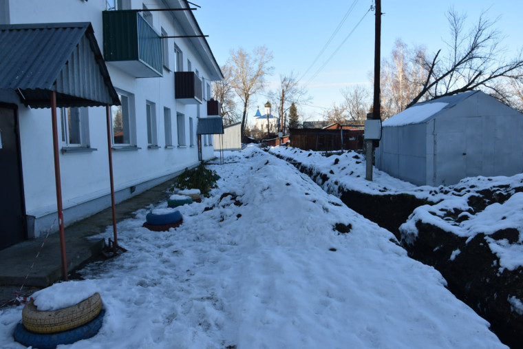 В селе Алтайское по улице Советской, ведется капитальный ремонт тепловых сетей.