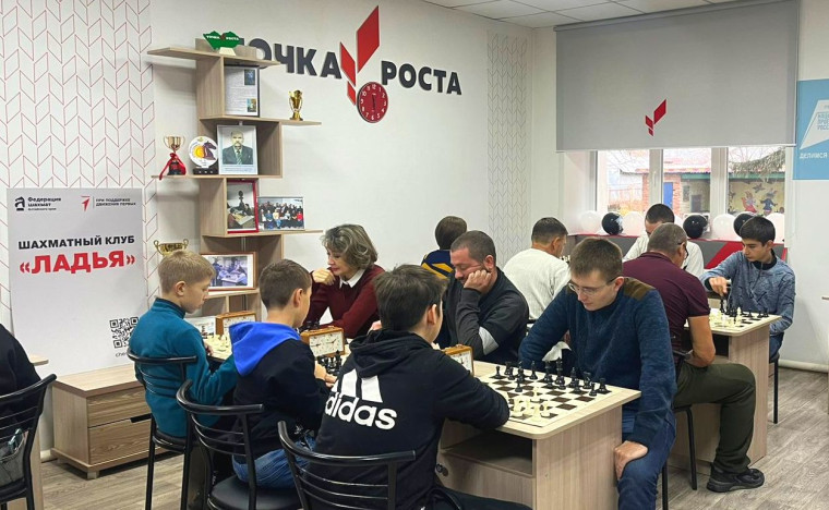 В воскресенье 26 ноября в Алтайском районе прошел командный турнир по шахматам среди жителей Алтайского района.